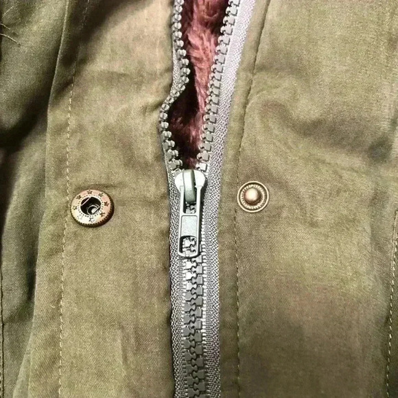 Women's Winter Olive Green Coat Hooded Warm Jacket with Fur Trim Size Medium - Picture 9 of 15